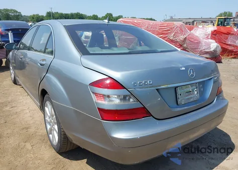 2007 Mercedes-Benz S 550 z USA, uszkodzony, nr VIN WDDNG71X47A095453